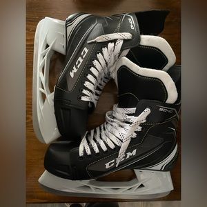 CCM Tacks 9040 Senior Hockey Ice Skates - Size 8